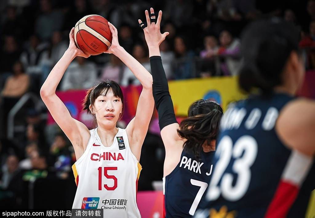 湖人迎来三连胜升至西区第四 距离第二仅差0.5个胜场NBA季中锦标赛半决赛，湖人以133-89狂胜鹈鹕，杀进决赛将对阵步行者。